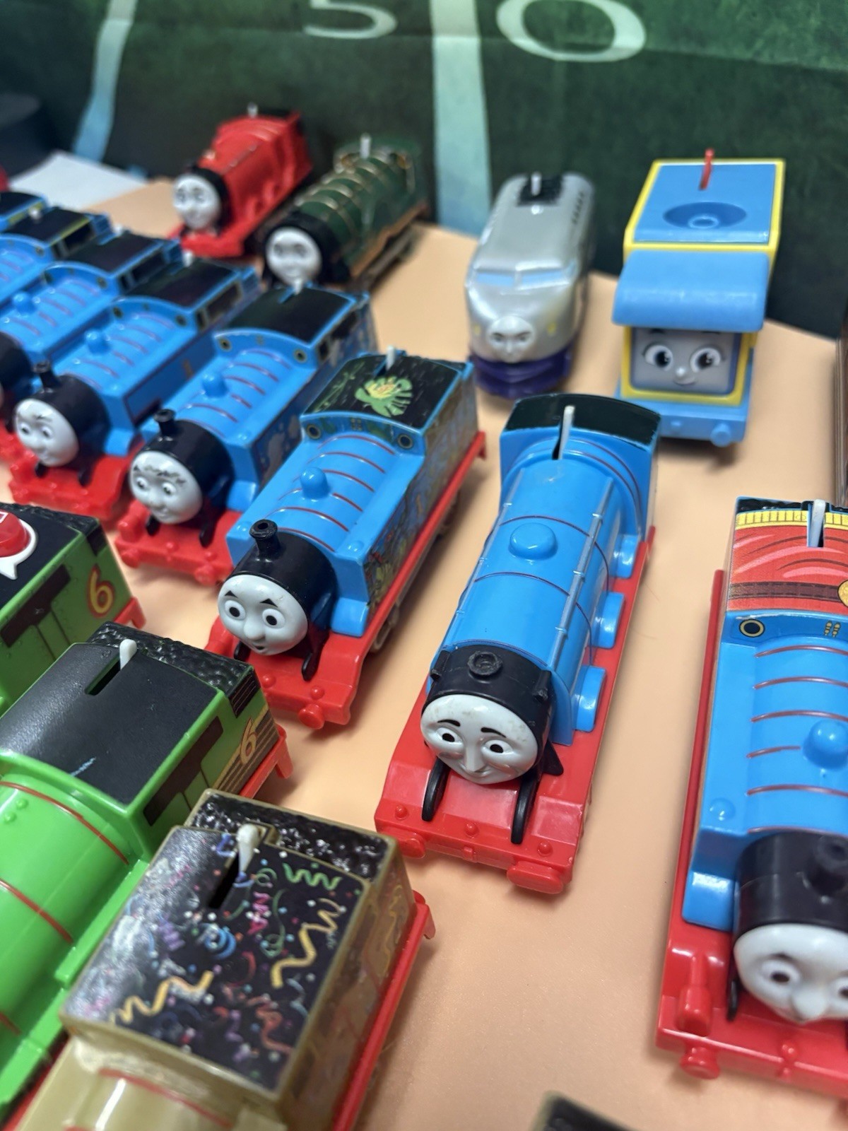 Thomas The Train & Friends Motorized HUGE Lot of Engines and Cargo 42pc Untested