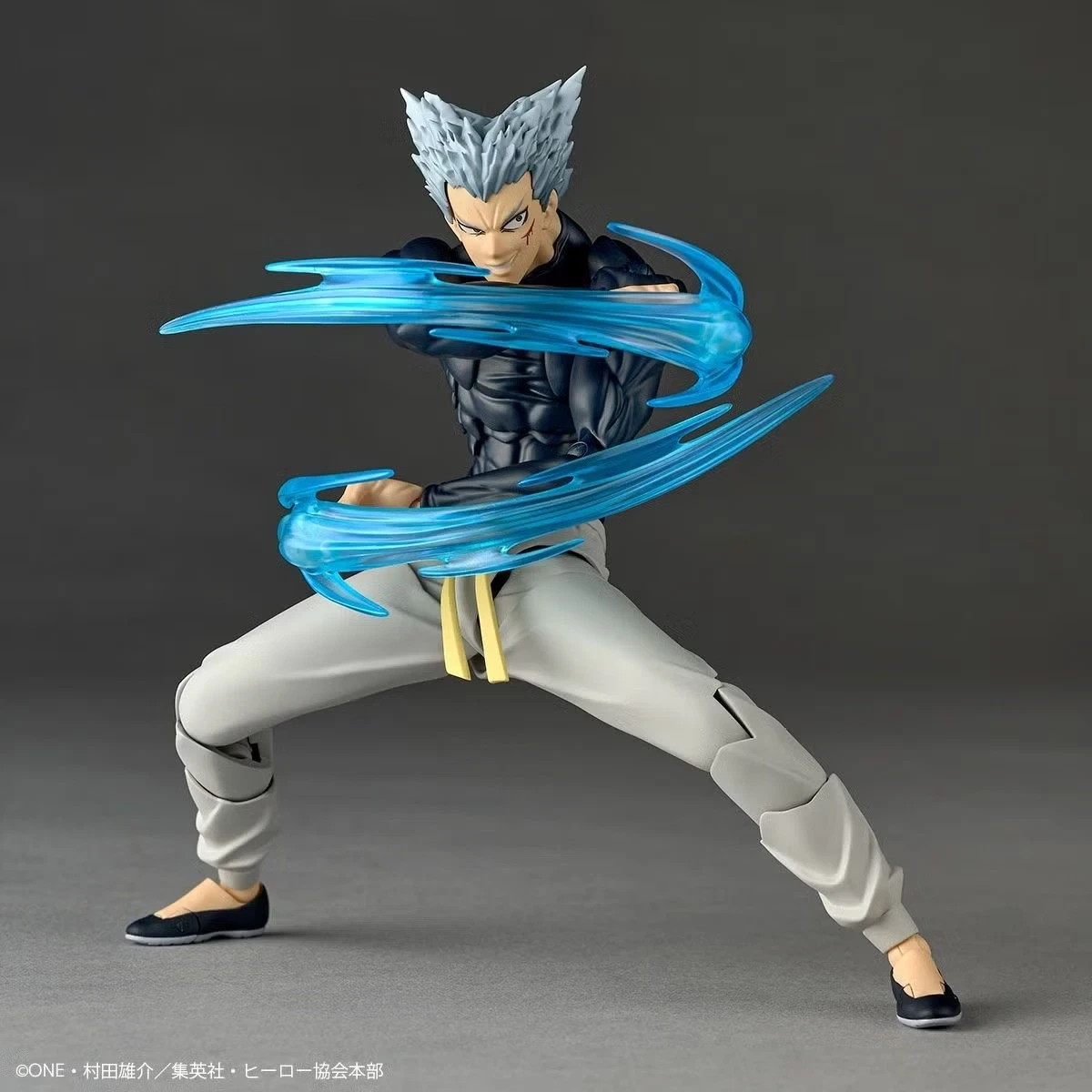 Kaiyodo Revoltech Amazing Yamaguchi Garou One Punch Man Action Figure with Bonus