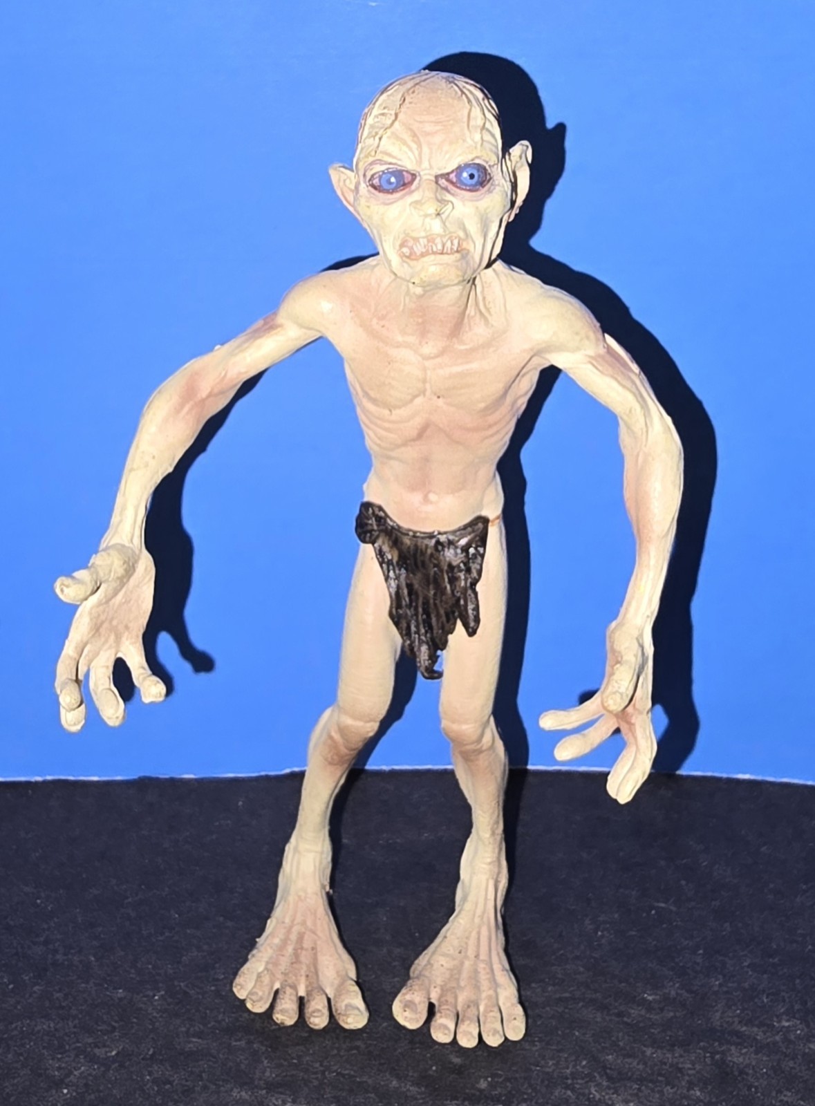 Lord of the Rings LOTR Gollum 4&Prime; Vinyl Action Figure NLP Marvel Ent 2003