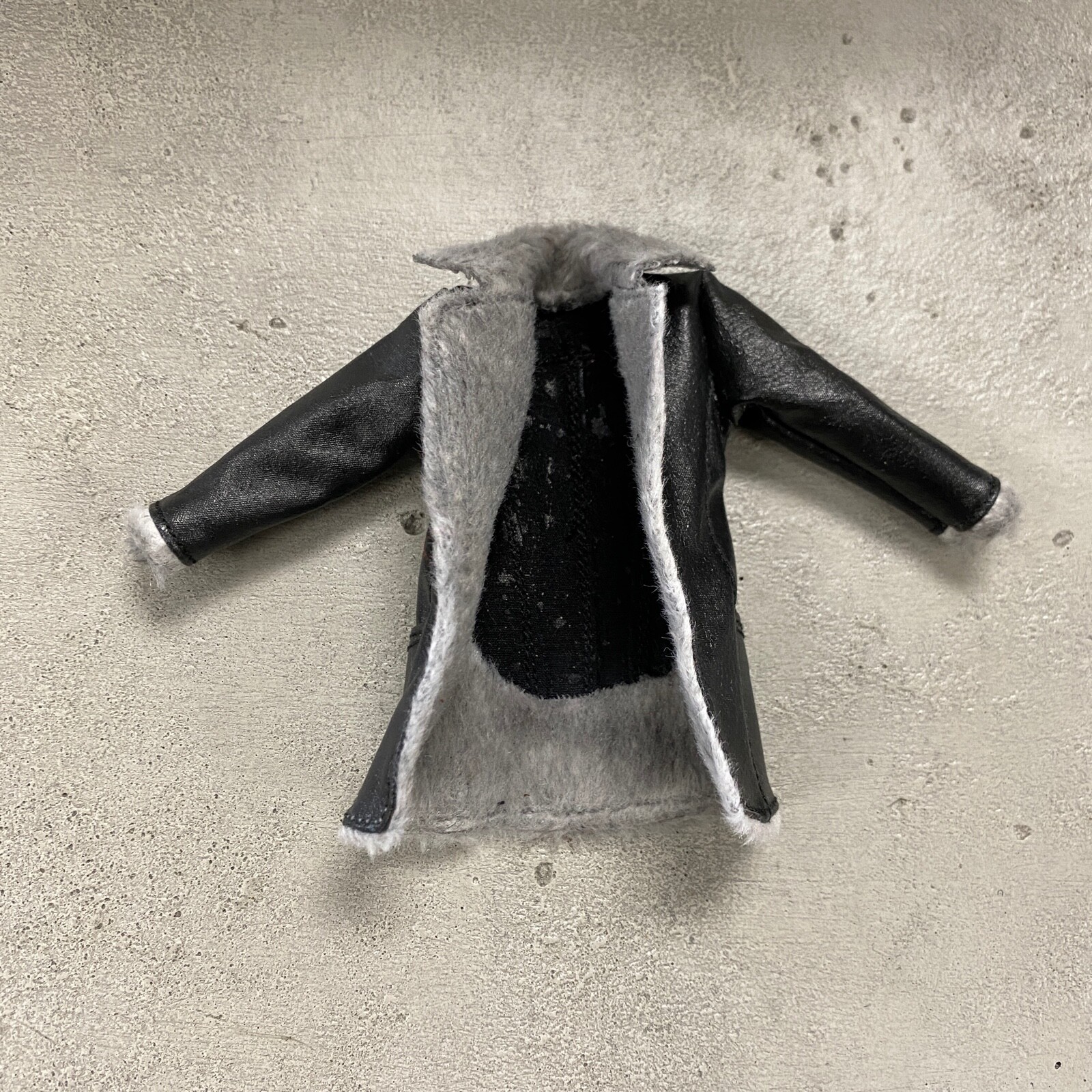 PB-LTC-FLBK: 1/12 Black Leather Coat with fur collar for 6&Prime; slim body