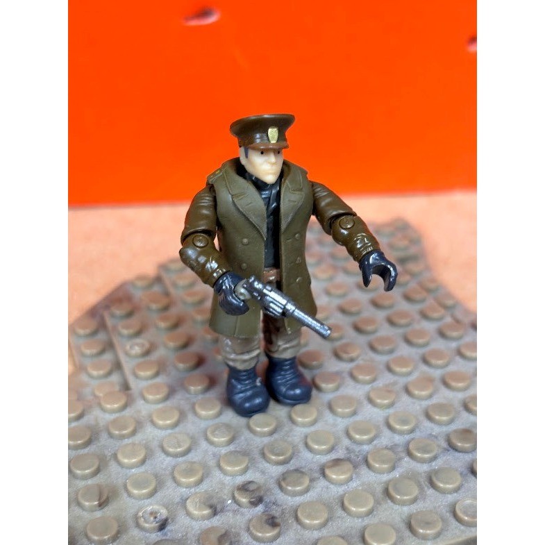 Mega Bloks Call of Duty WWII General Officer Mini Figure with Revolver Accessory