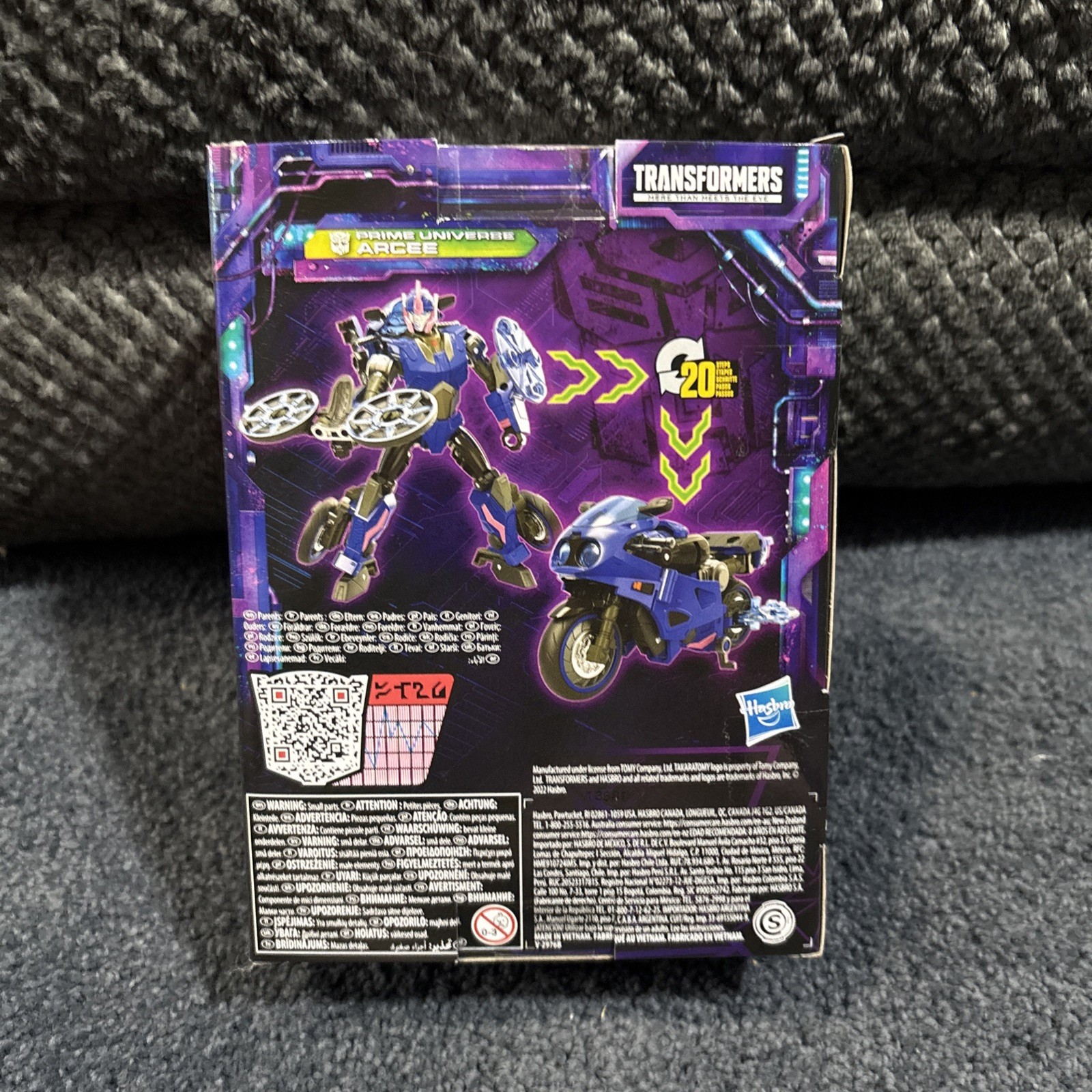 Hasbro Transformers Legacy Prime Univese Arcee Action Figure Deluxe Class