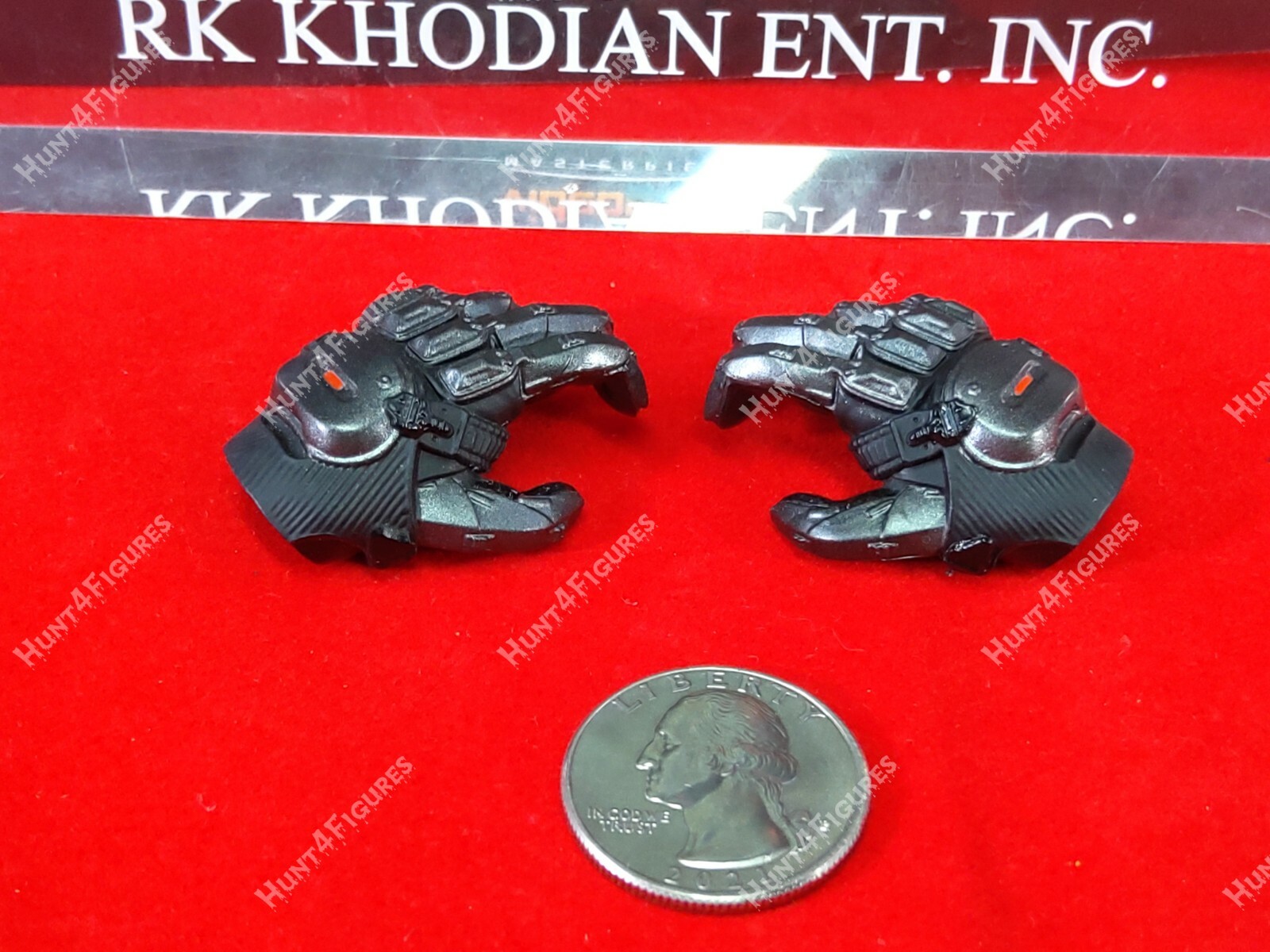 Hot Toys VGM39 Batman Beyond Arkham Knight 1/6 action figure&rsquo;s 2 open hands only