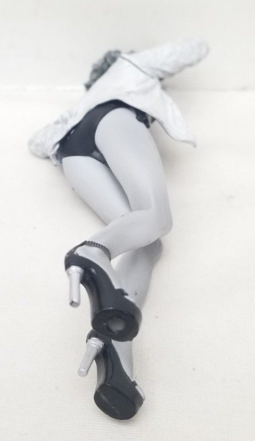 Incomplete NECA 6.5&Prime; Sin City SDCC 2005 Ex. Brittany Murphy B&W « Shellie » Figure