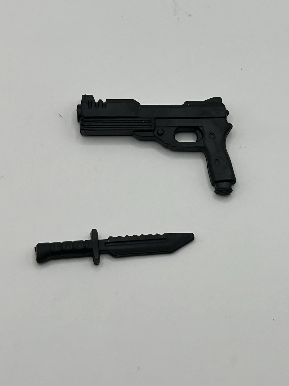 GIJoe Classified Series Night Viper Pistol & Knife Fodder 1/12 Scale