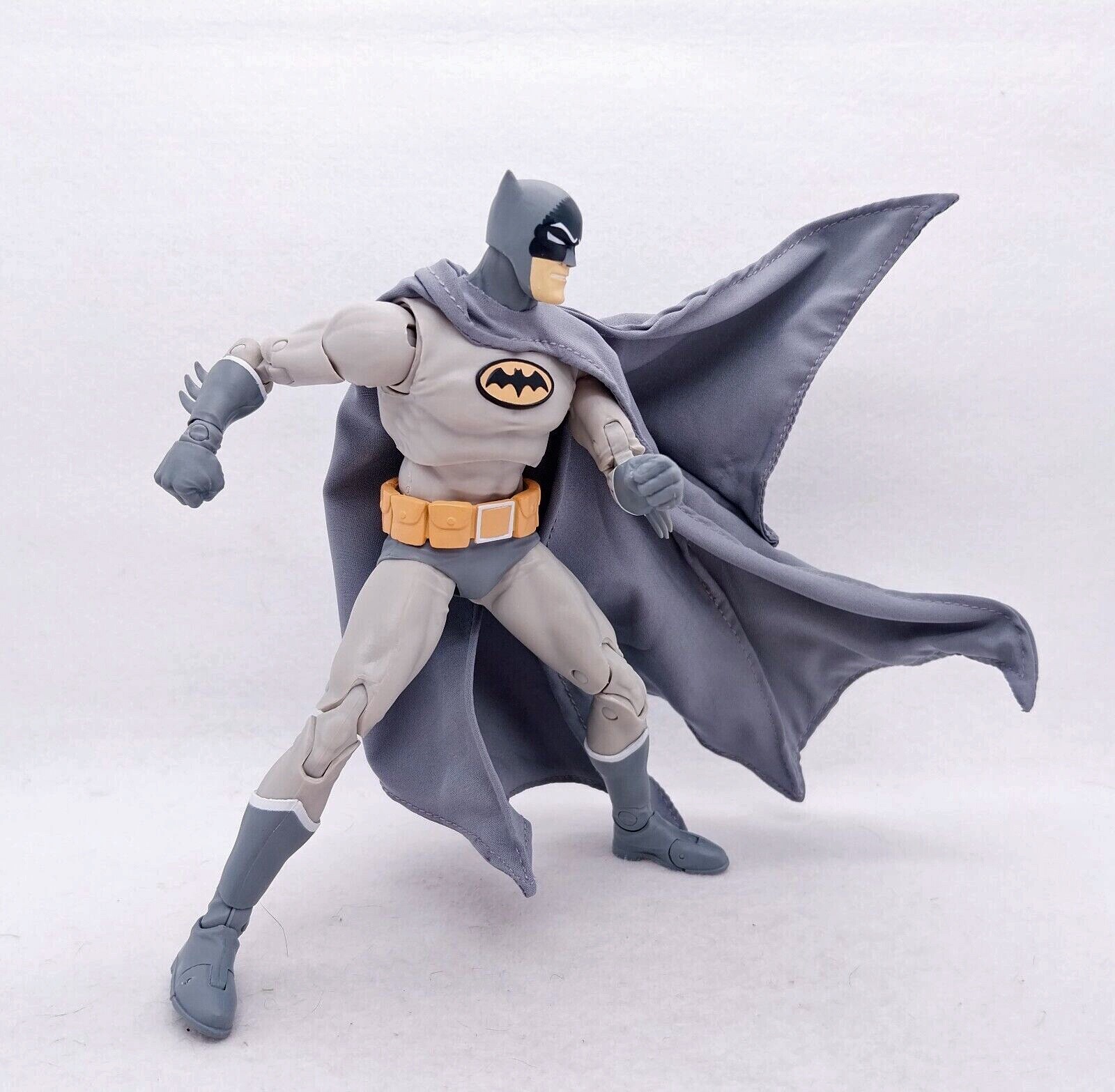 SU-MF-C-RTBAT: Grey Wired Cape for McFarlane Batman (Bat-Manga)