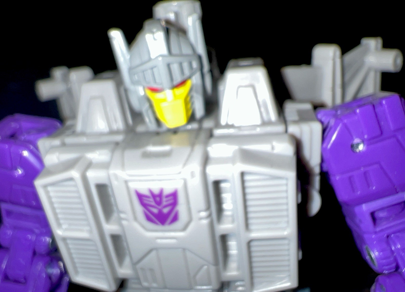 Transformers Legacy Evolution Deluxe Class Needlenose With Accessories