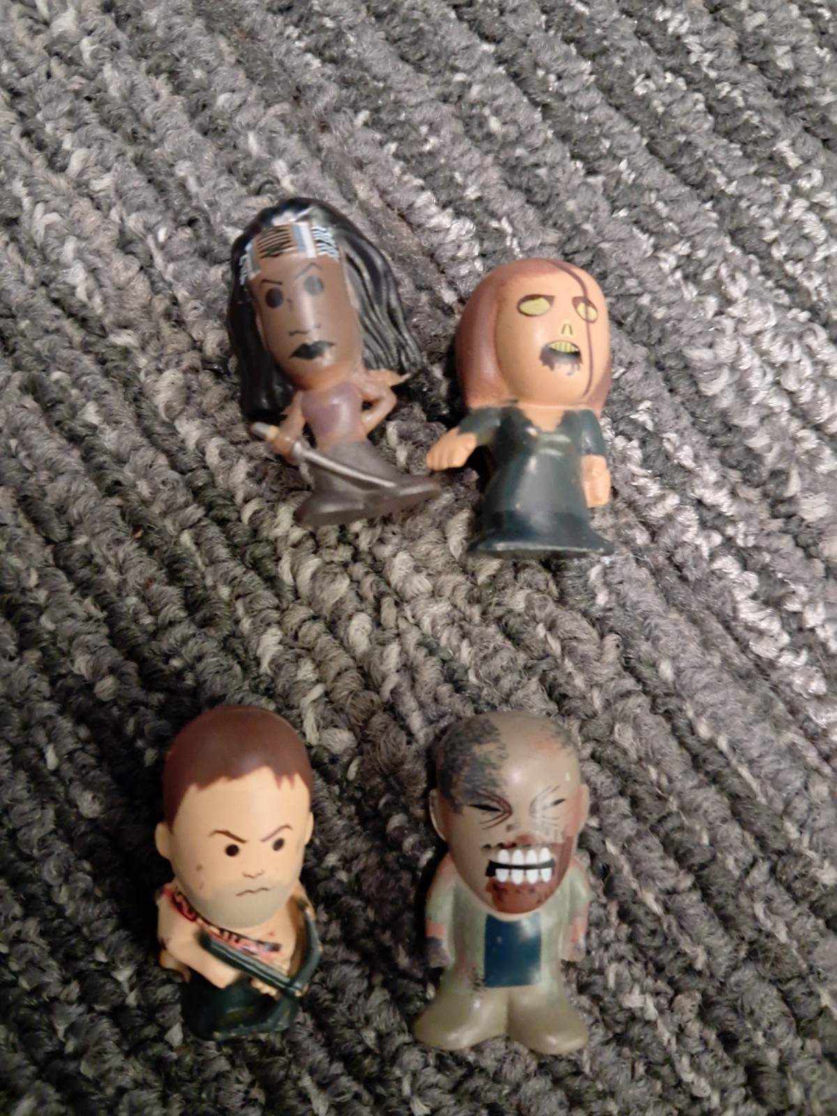 4x Walking Dead Chibis: Michonne, Daryl, 1.25&Prime; Mini Action Figure Bulls I Toy