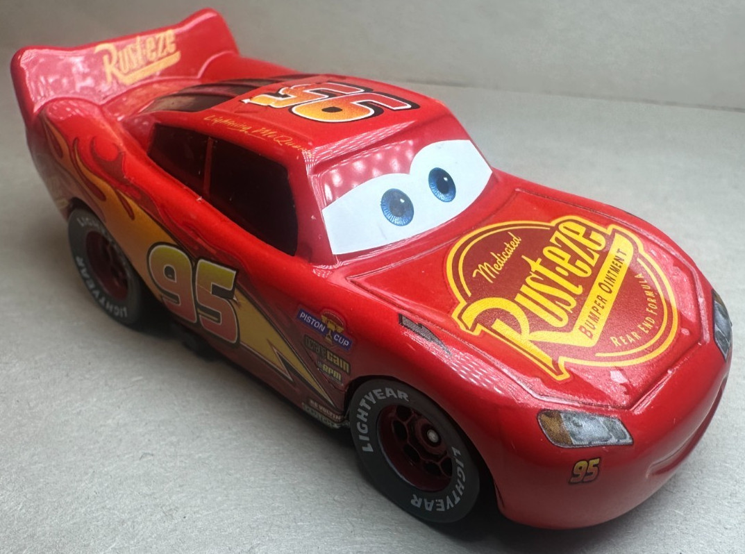 Disney Pixar Cars 3 Lightning McQueen Diecast 1:55 FC Rust-Eze