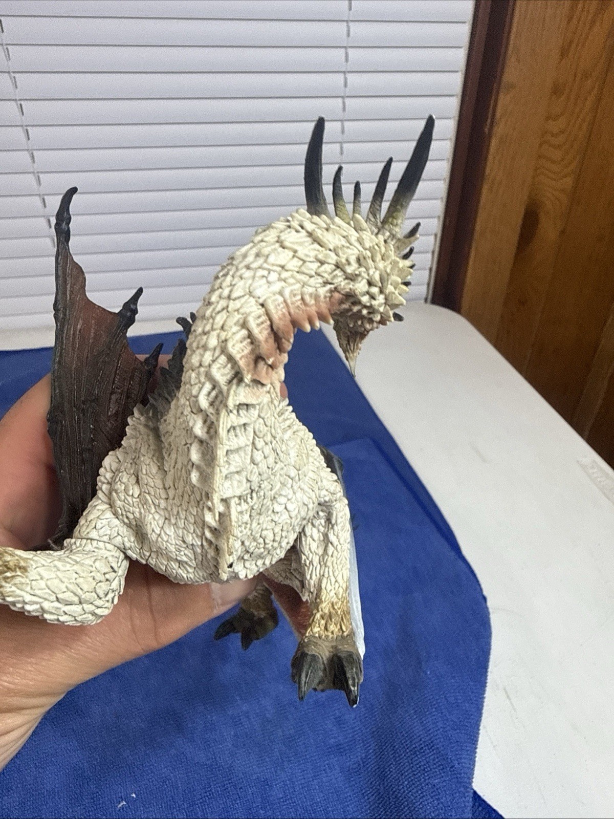 McFarlane Dragon Figure Series 1 Fire Dragon Clan- Quest For The Lost King 2005