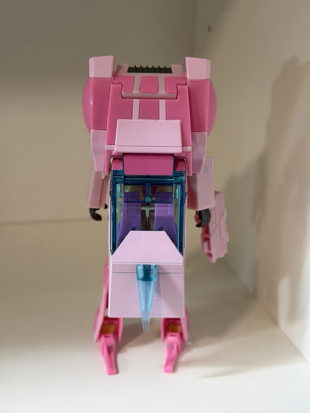 Hasbro Transformers Cyberverse Adventures Deluxe Class Arcee Figure