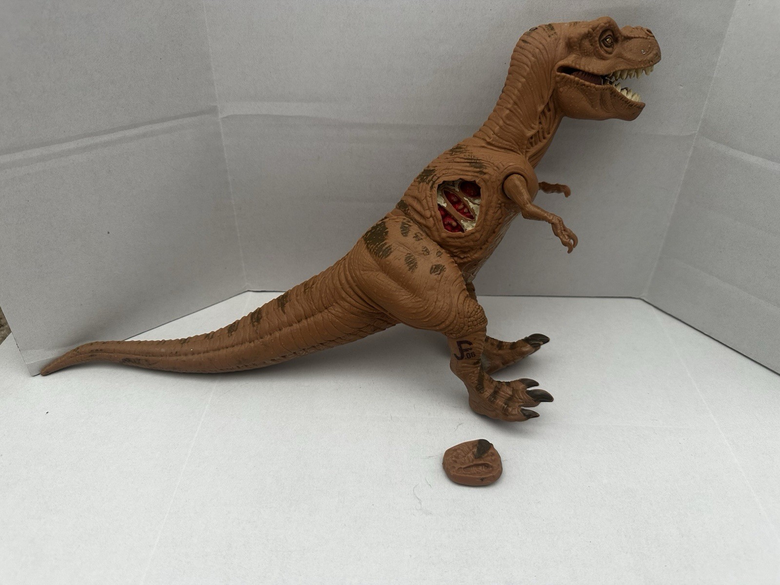 Vintage 1993 Jurassic Park Young T-Rex w/ Dino Damage Wound Piece JP06 Kenner