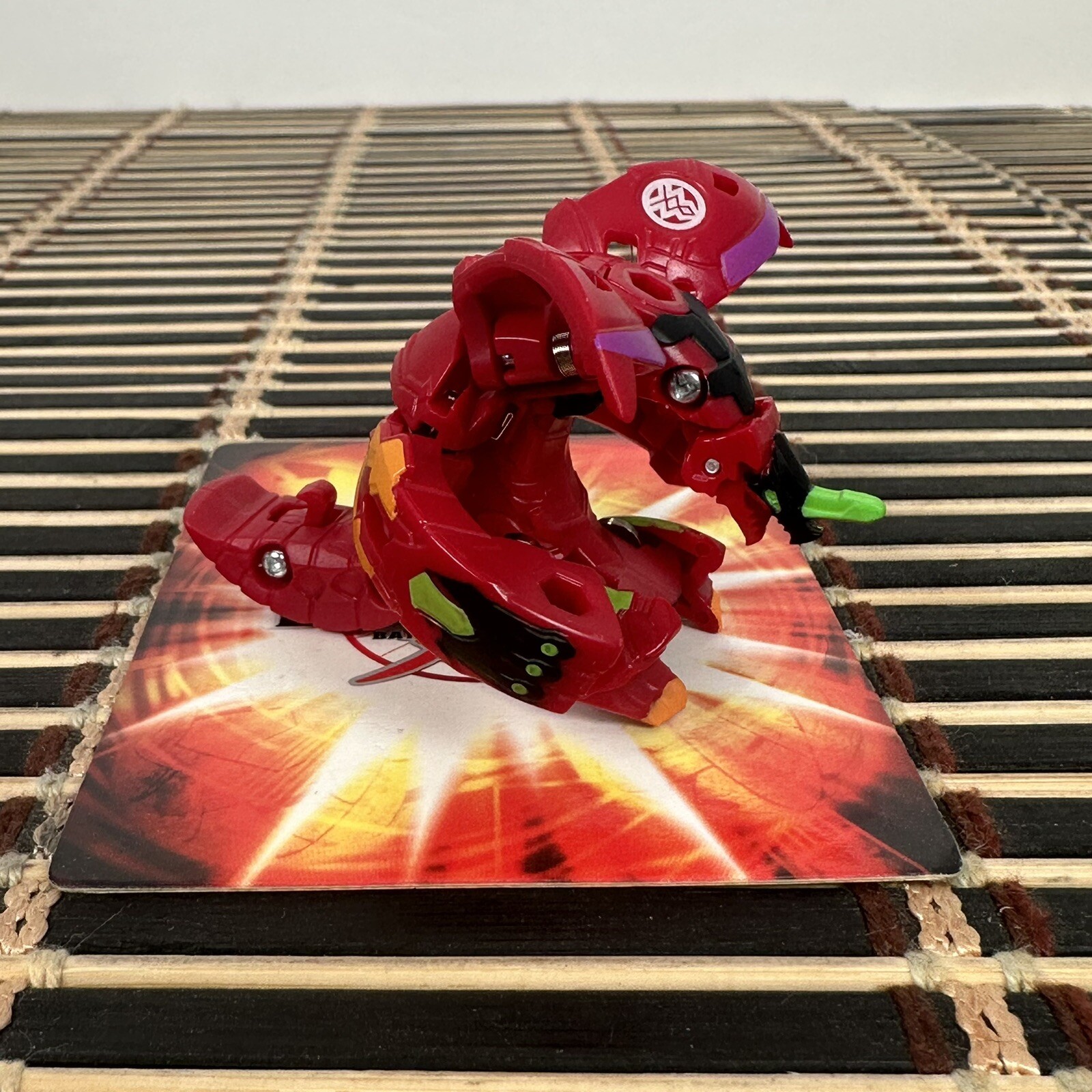 Bakugan Armored Alliance Pyrus/Darkus Dragonoid x Tretorous Fused Toy Figure