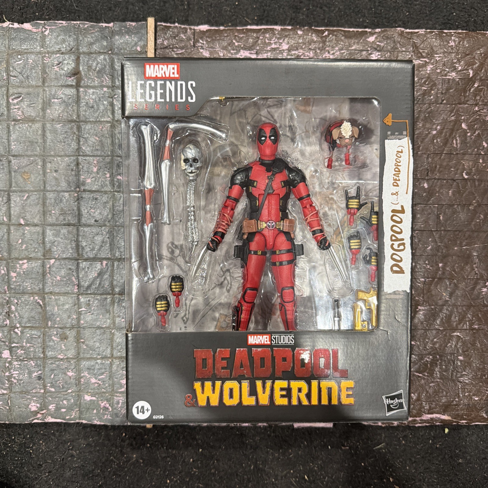 Hasbro Marvel Legends Deadpool Action Figure with Dogpool Figure New In Hand
