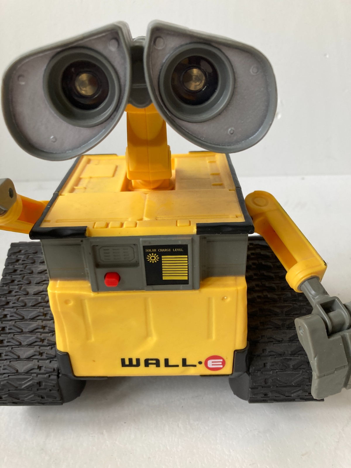 Disney Pixar WALL-E Remote Control Robot Think Way Toy Yellow Black With Remote