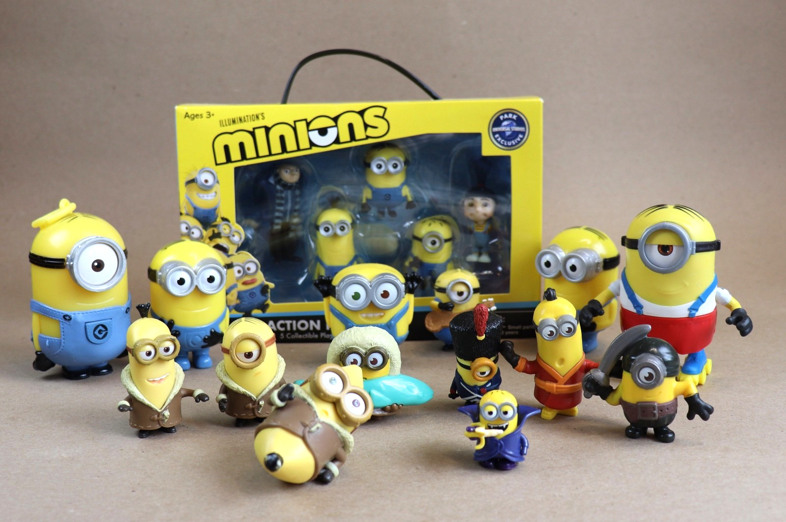 Universal Studios Park Exclusive Play Set 5 Figurines New + Lot of 14 Minions
