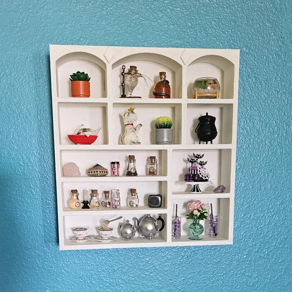 Miniature Wall/Tabletop White Display Shelf MiniVerse, MiniBrand, Trinkets 1:6