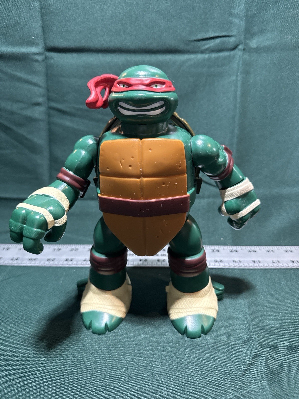 2016 Viacom TMNT Raphael Action Figure Teenage Mutant Ninja Turtles Playset