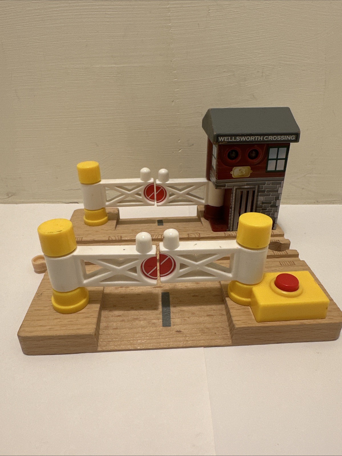 Thomas & Friends Wooden Railway Deluxe Railroad Crossing Signal Wellsworth 2012