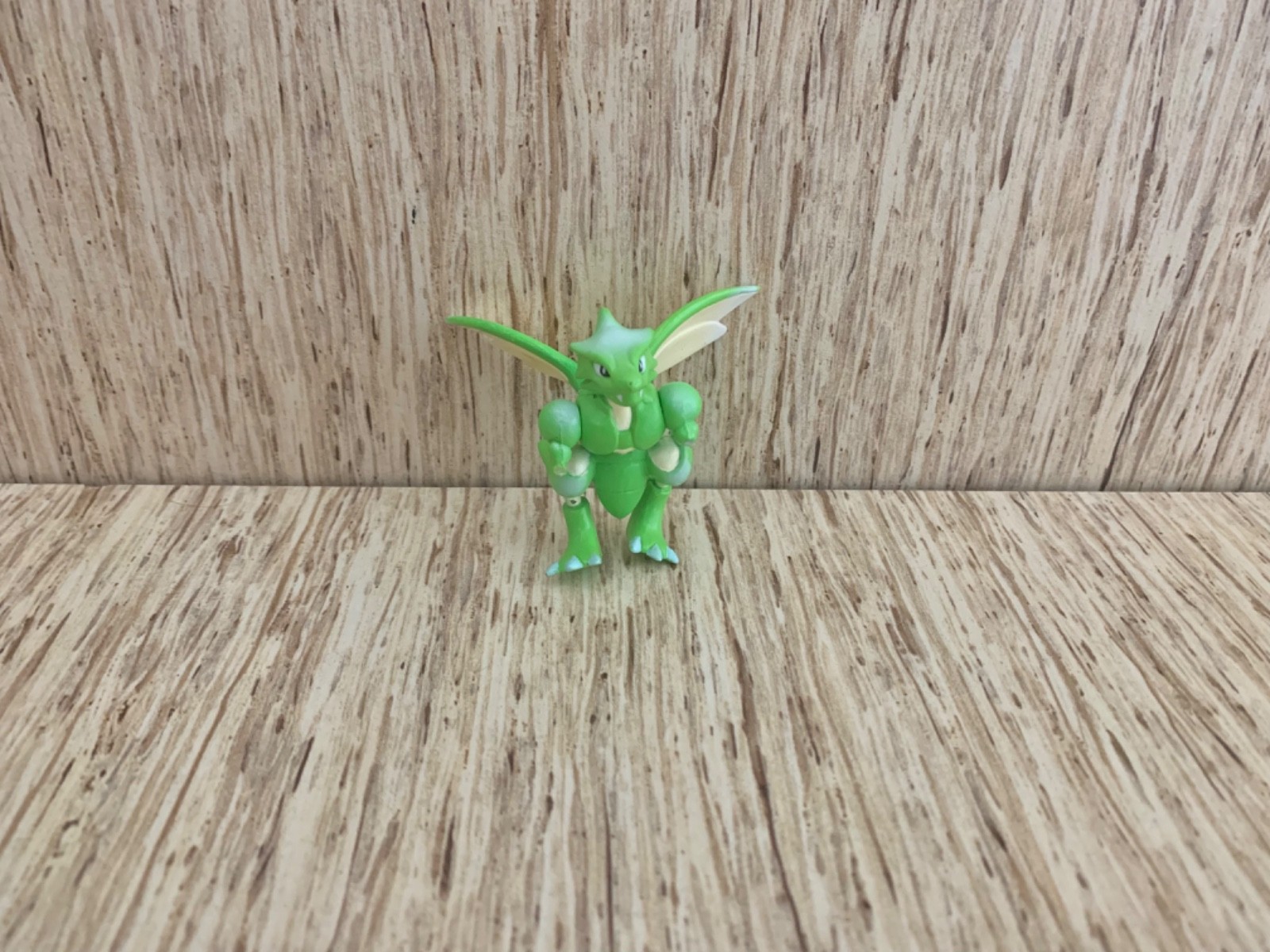 Vintage 1999 Pokemon Gotta Catch &lsquo;Em All Poke-Pack CGTSJ TOMY Mini Scyther