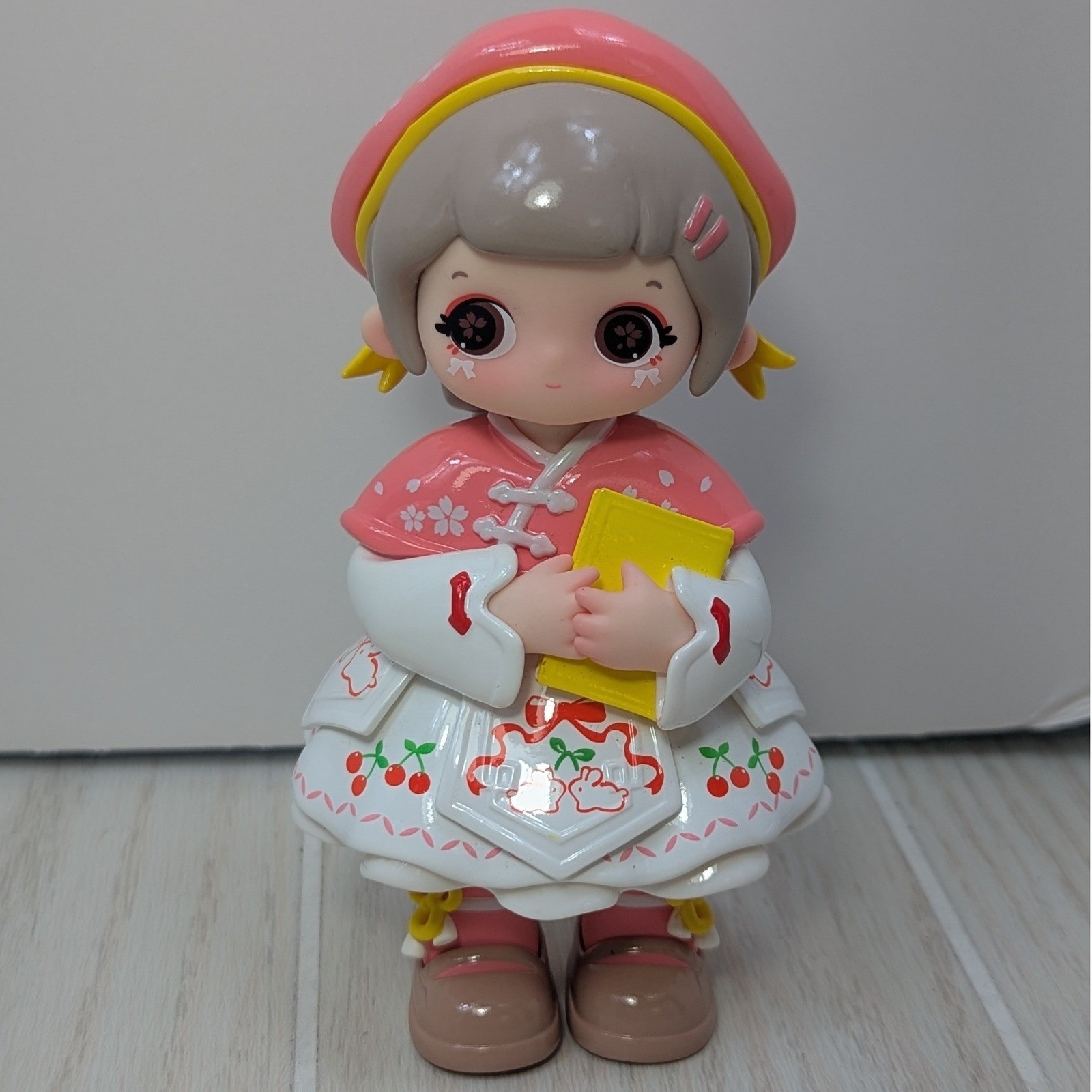 Ziyuli Into Looking for Spring Series Sakura Figure Pink Yellow Book Anime Girl