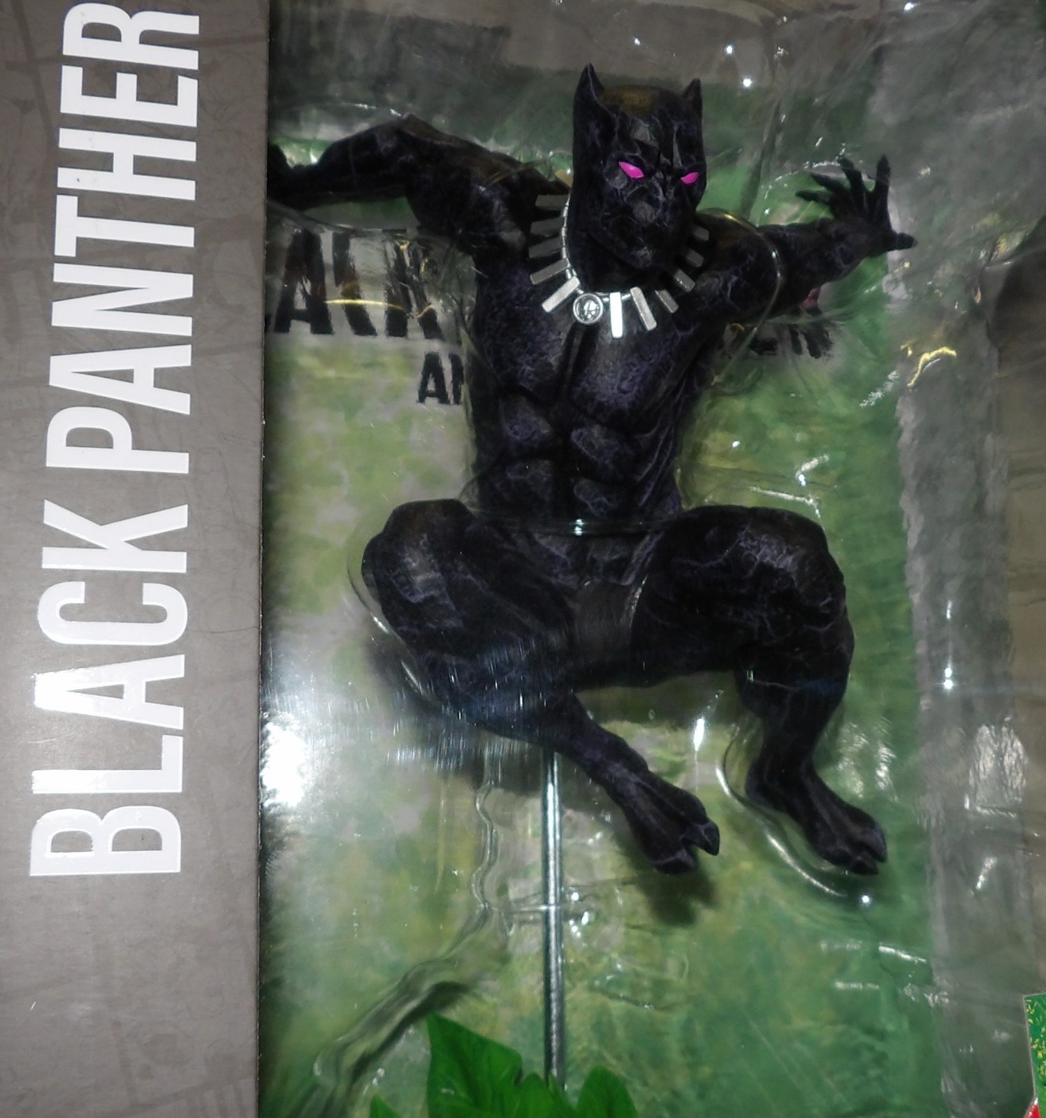 McFarlane ~ BLACK PANTHER ~ Marvel Collection Figure & Comic Book Annual #1