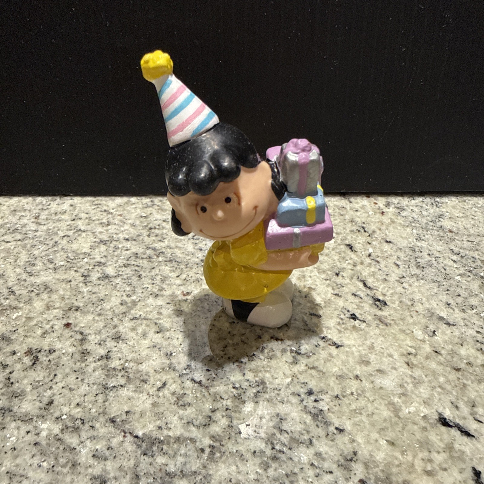 Peanuts Birthday PVC Figurines Applause Snoopy Charlie Brown Lucy Linus Lot of 6