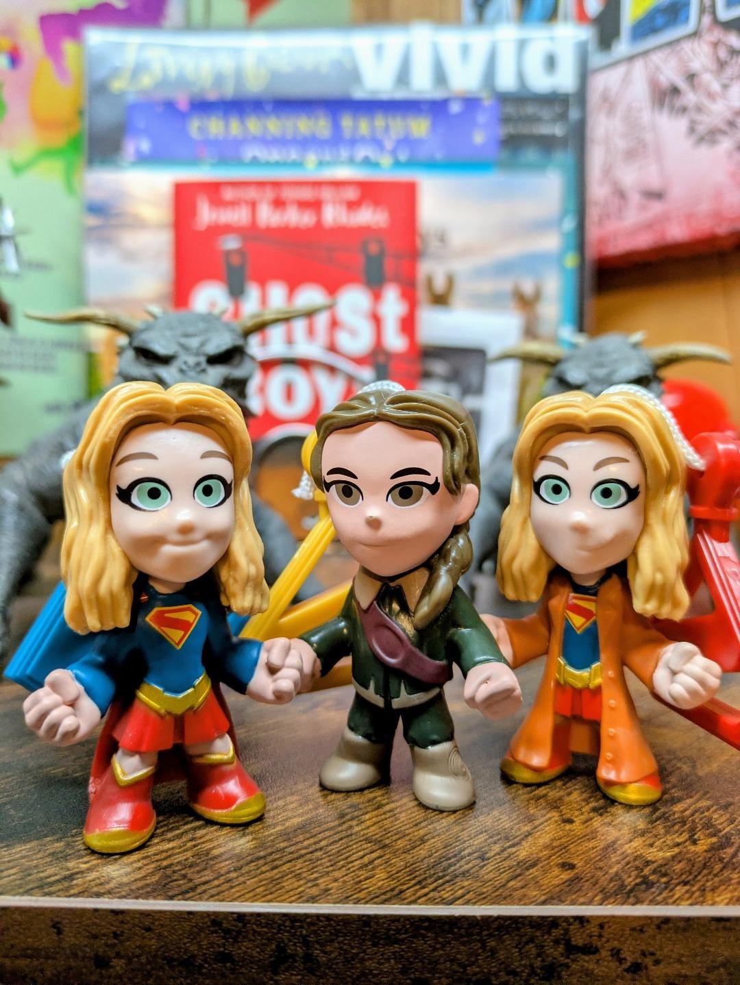 KFC Figures SUPERGIRL RED JACKET, SUPERGIRL, RUTHYE BAG CLIPS NEW PACKAGE OPEN