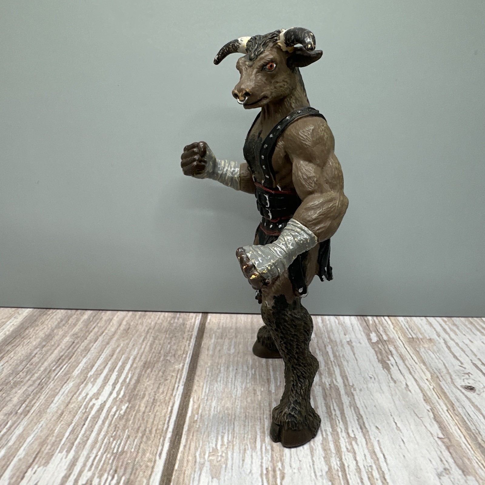 Safari Ltd 4&Prime; Minotaur (Missing Weapon) 801129 ~ Mythical Figure