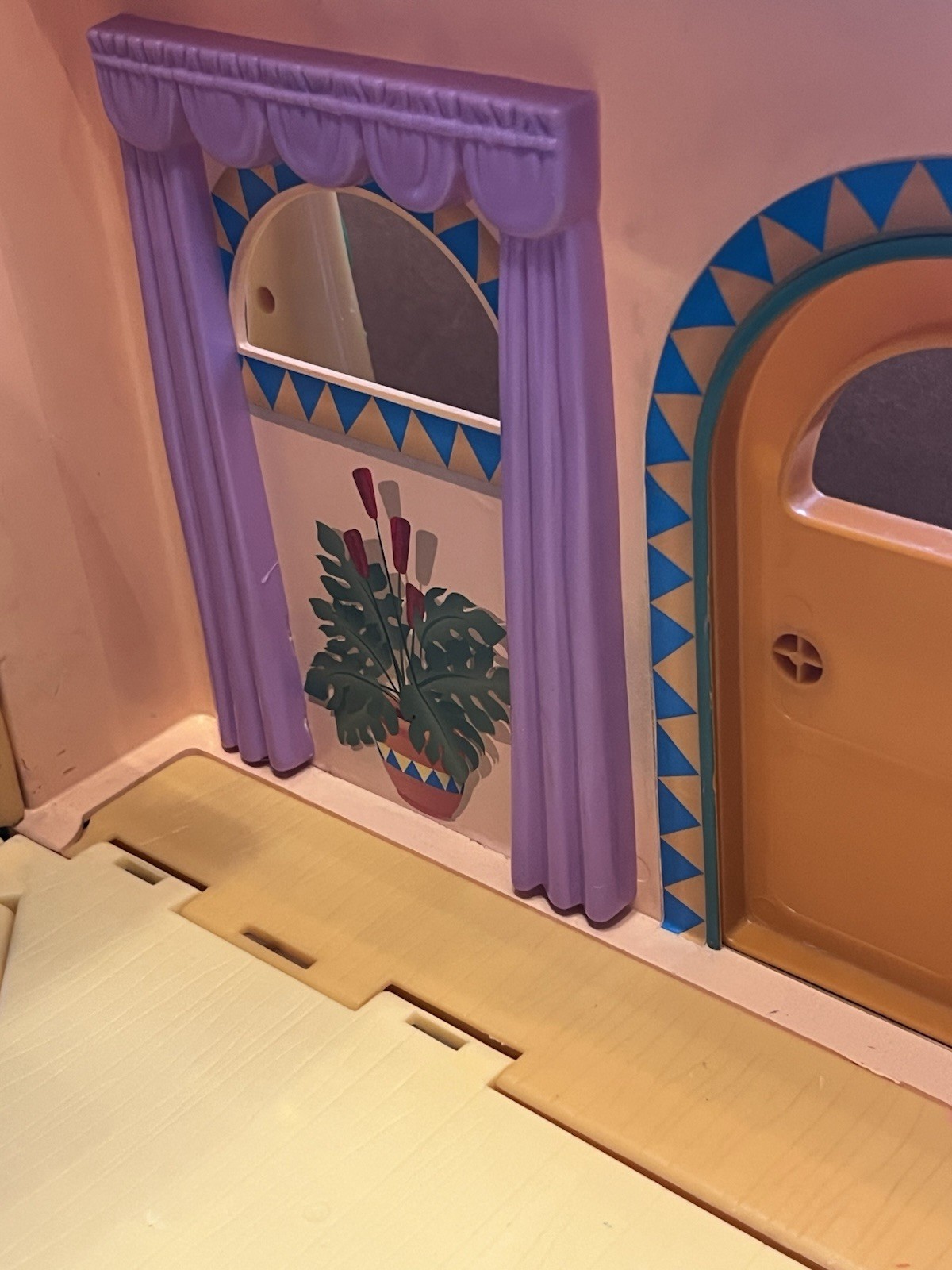 Dora The Explorer Talking Pop Up Play House 2003 With Family Figures & Furniture