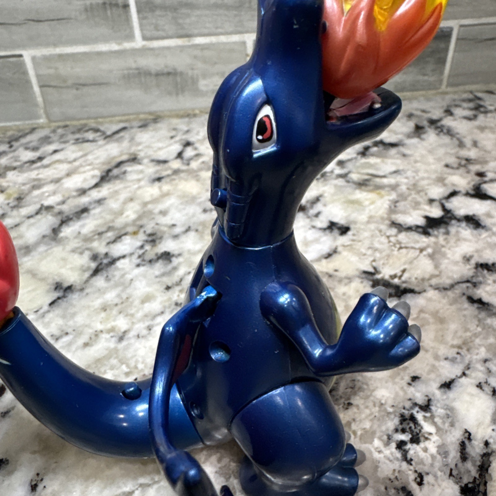 Vintage Extremely RARE Shiny Charizard Hasbro 2002 Combat Figure Missing 1 Wing
