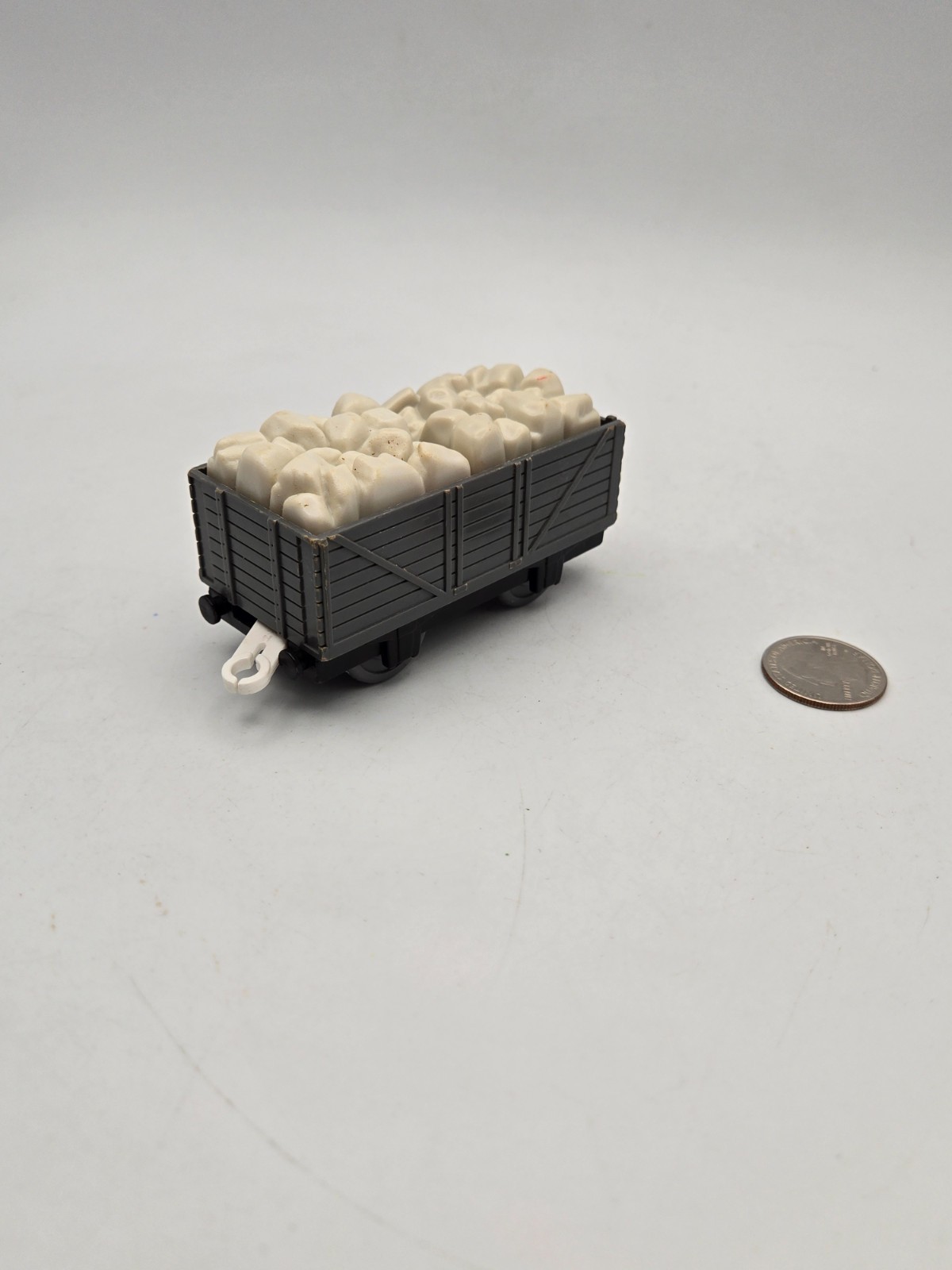 Trackmaster Thomas & Friends Railway Train Tank – Troublesome Truck + Cargo x2