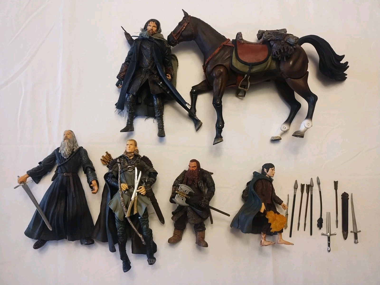 2000s Toybiz Lord Of The Rings LOTR LOT OF 5 & HORSE Gandalf Legolas Gimli Frodo