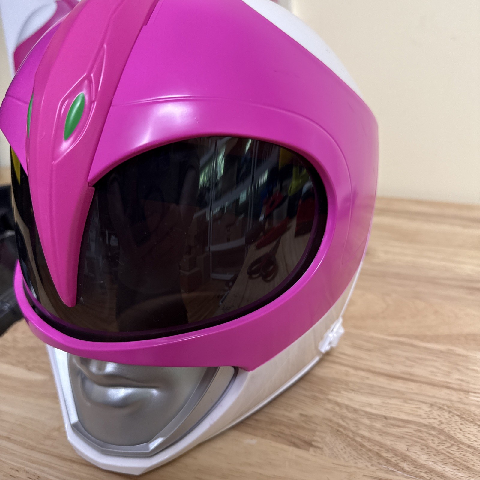 Mighty Morphin Power Rangers – Lightning Collection – Pink Ranger Helmet