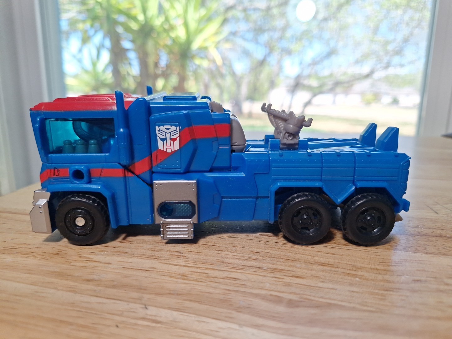 Hasbro Transformers Prime Robots in Disguise Rid Voyager Ultra Magnus