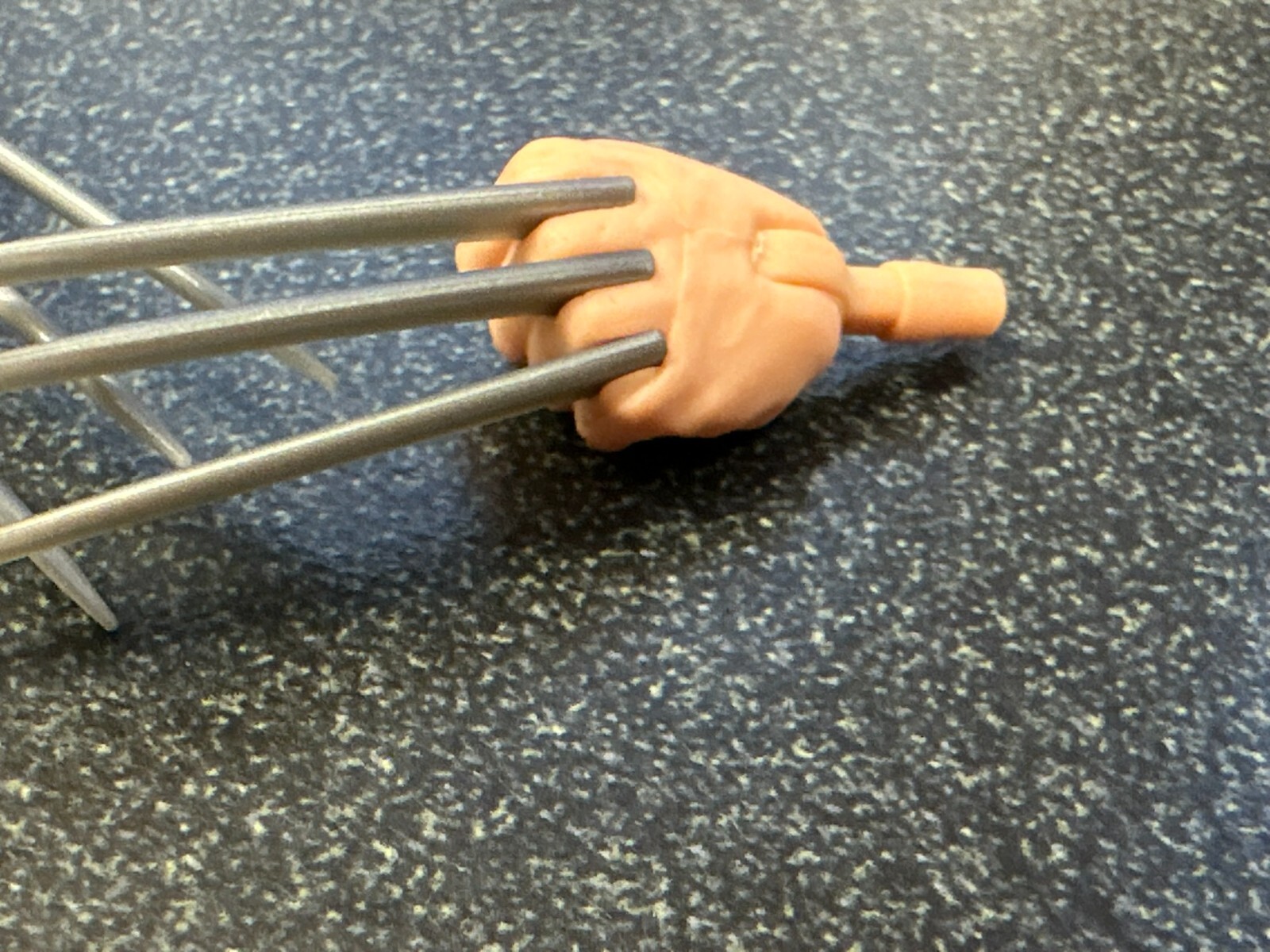 Hasbro Marvel Legends 6&Prime; Scale DEADPOOL 3 (WOLVERINE CLAW HANDS ONLY) MINT 1/12