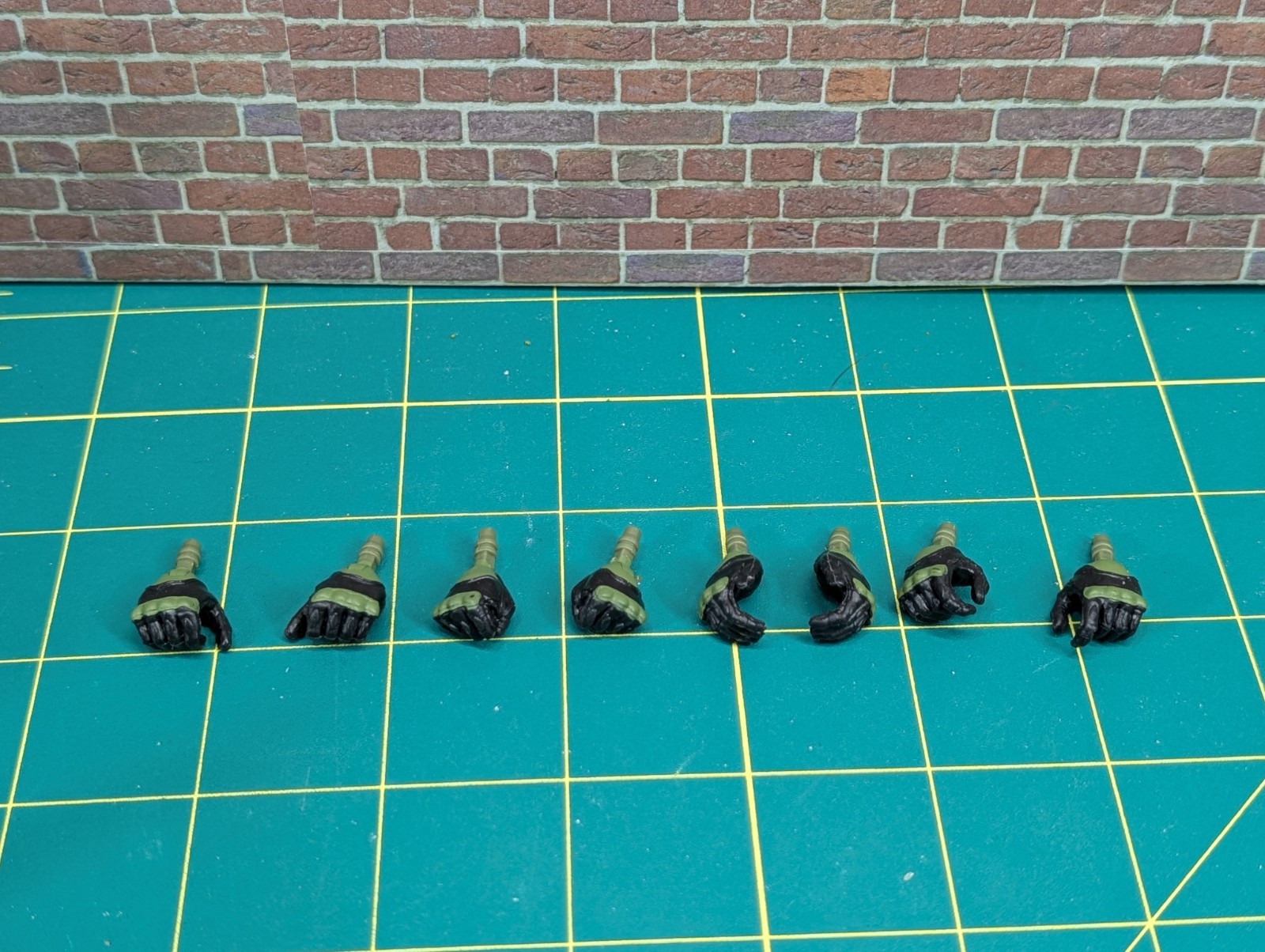 Valaverse Action Forces BBTS Steel Brigade Night OPS 4 Sets Of Hands « NEW »