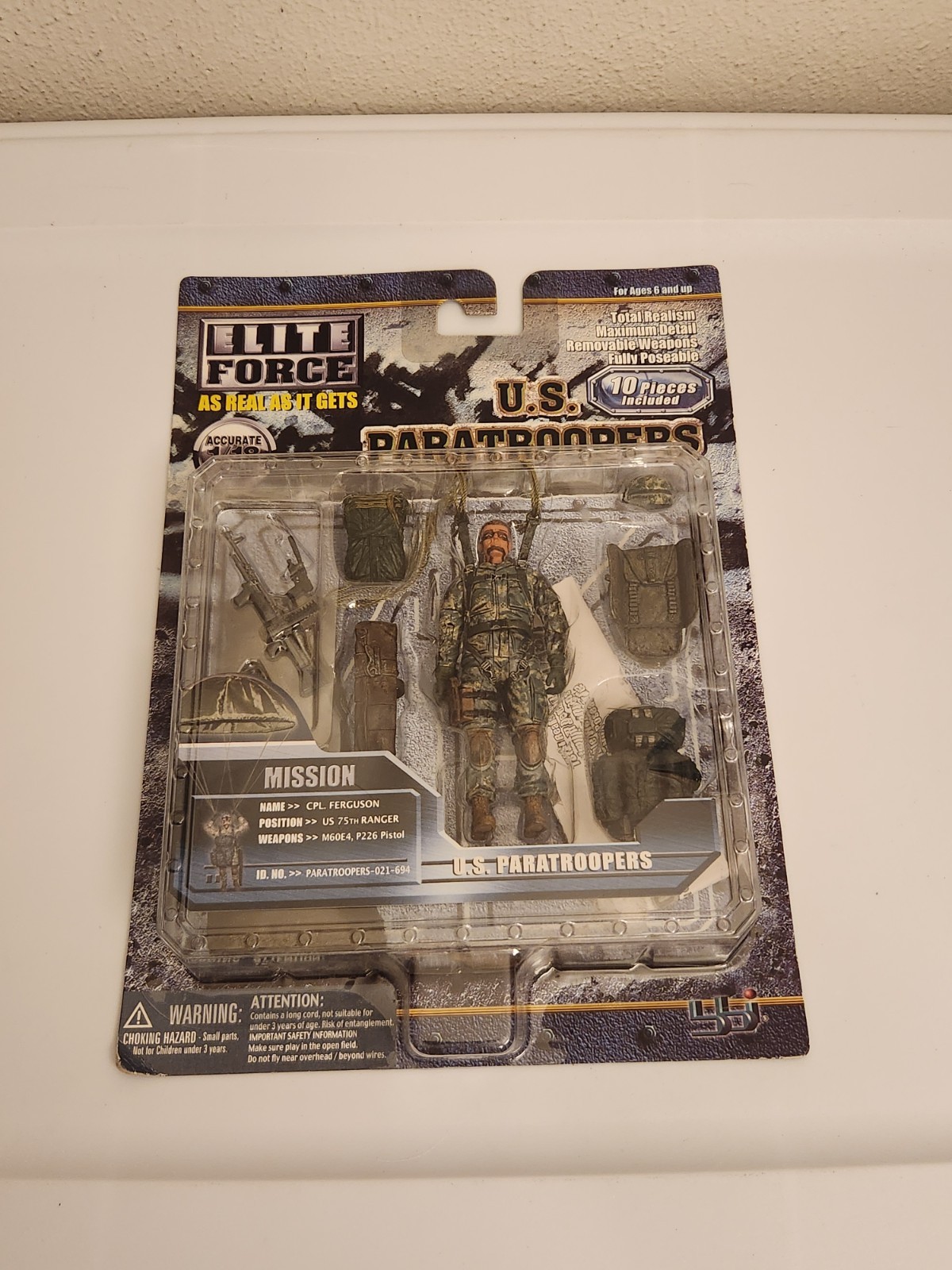1:18 Blue Box Toys BBi Elite Force US Army CPL Ferguson Paratrooper Figure