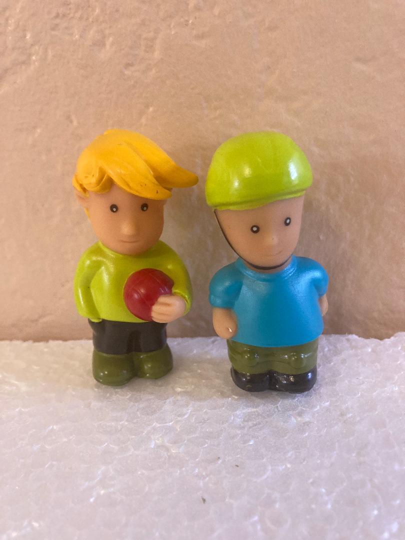 Lot 2 BATTAT DOLLHOUSE doll figures rubber kids 2.5” cake toppers