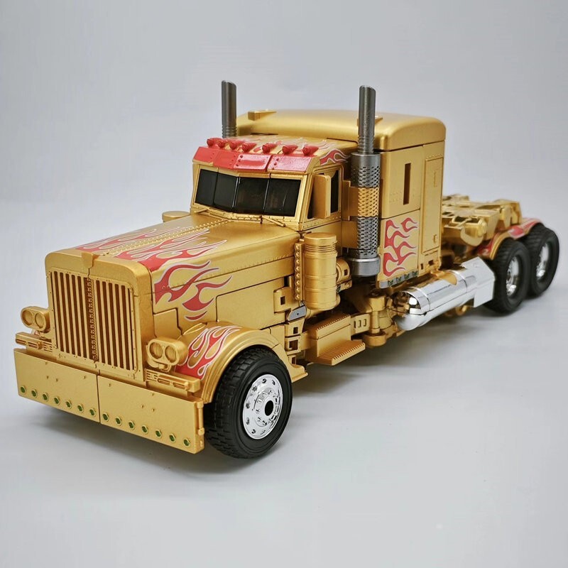 SS05 Transform Toy Commander Autobot Leader Action Figure Gold Deformabl Robot