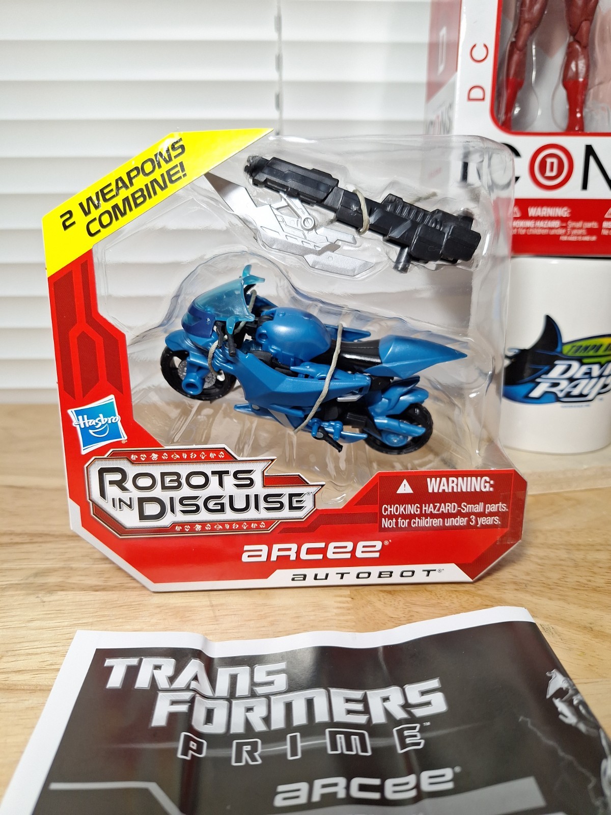 Transformers Prime Robots In Disguise Deluxe Class Autobot Arcee Figure New