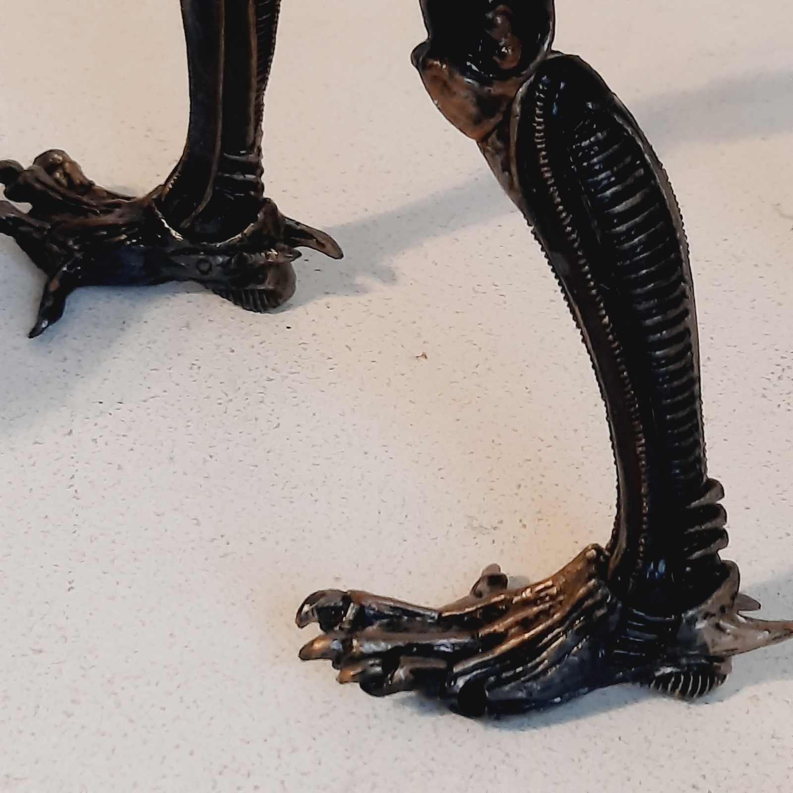 NECA Ultimate Alien Brown Xenomorph Warrior 9&Prime; Action Figure with Pod