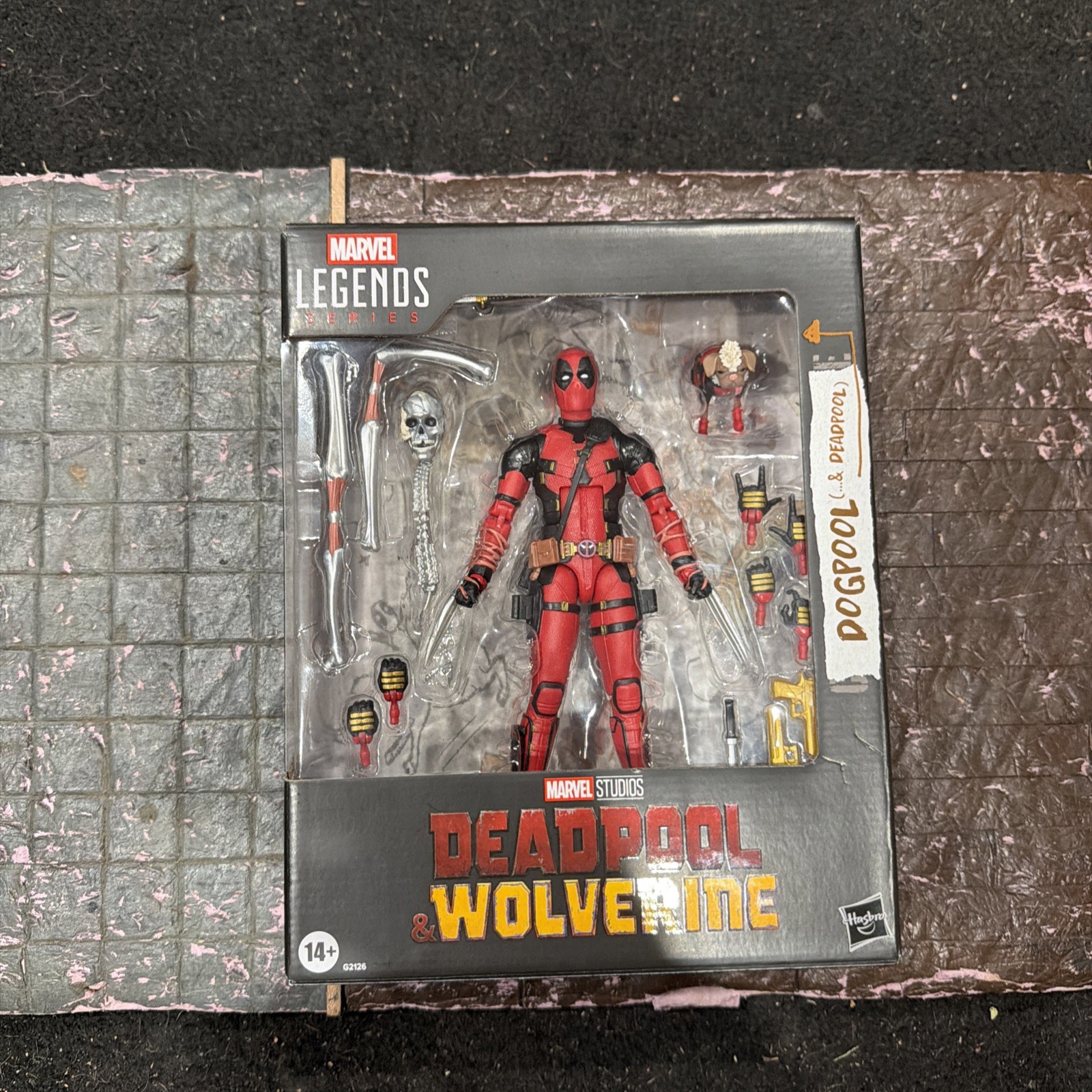 Hasbro Marvel Legends Deadpool Action Figure with Dogpool Figure New In Hand