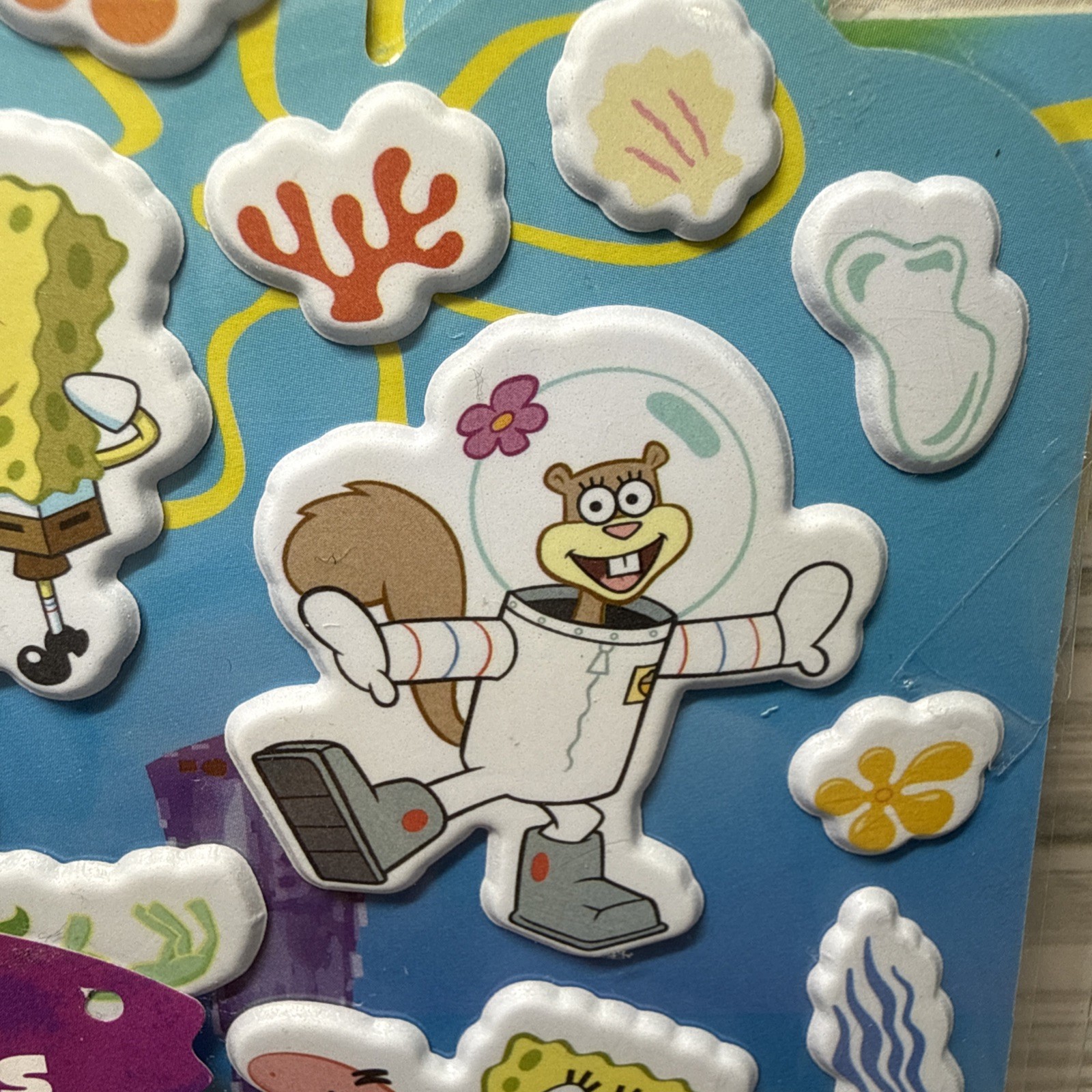 SpongeBob SquarePants: 30+ Reusable Puffy Stickers Playset, 2 Fun Play Scenes!