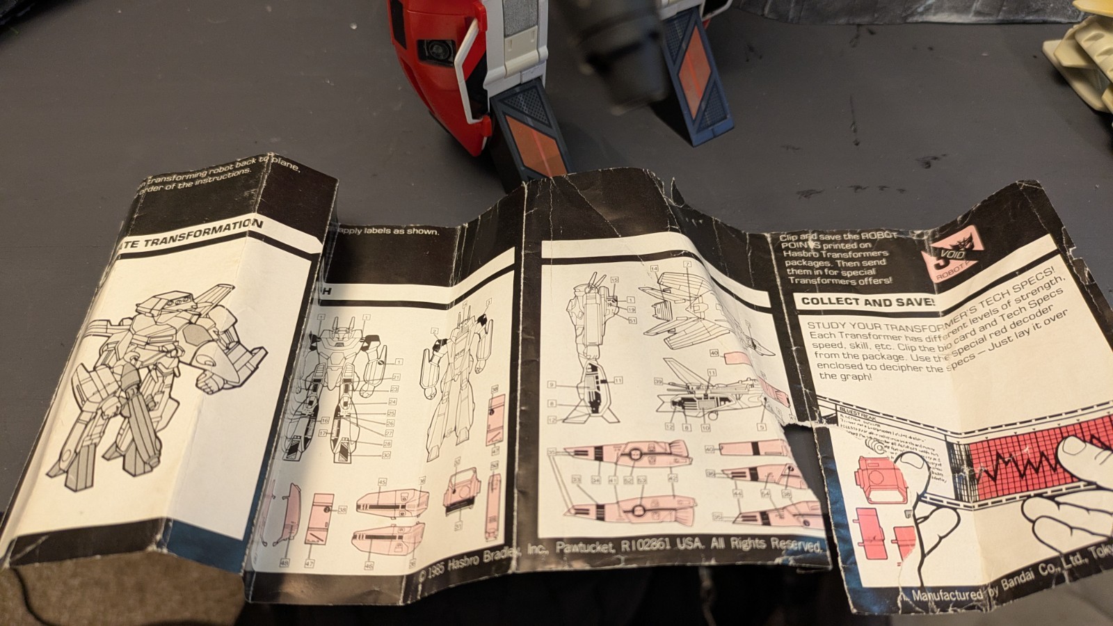 Transformers G1 Jetfire with paperwork and lots of parts – vintage 80s