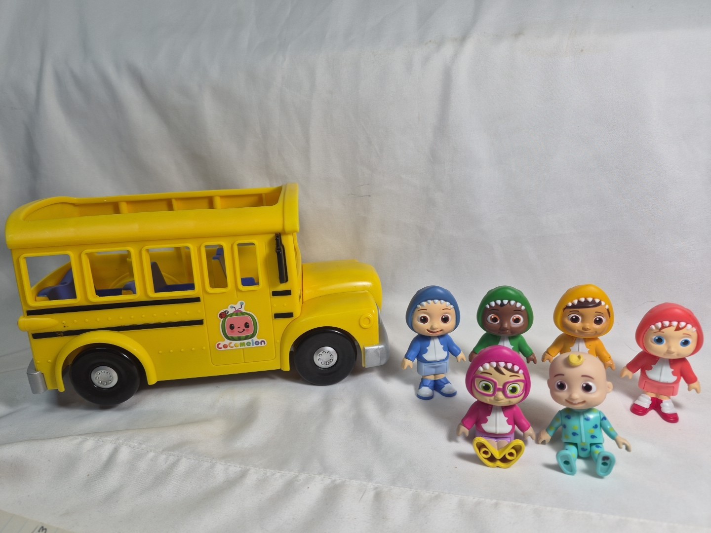 Cocomelon Musical Yellow School Bus & JJ Figure W/5 Friends! Moonbug *Works
