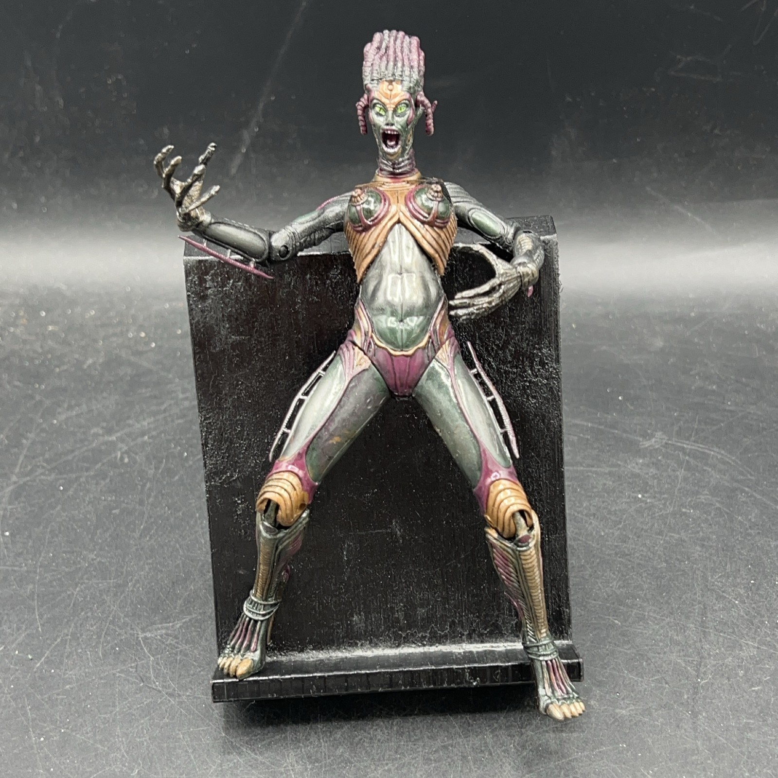 McFarlane Toys Species 2 EVE 7&Prime; Action Figure 1998 Movie Maniacs