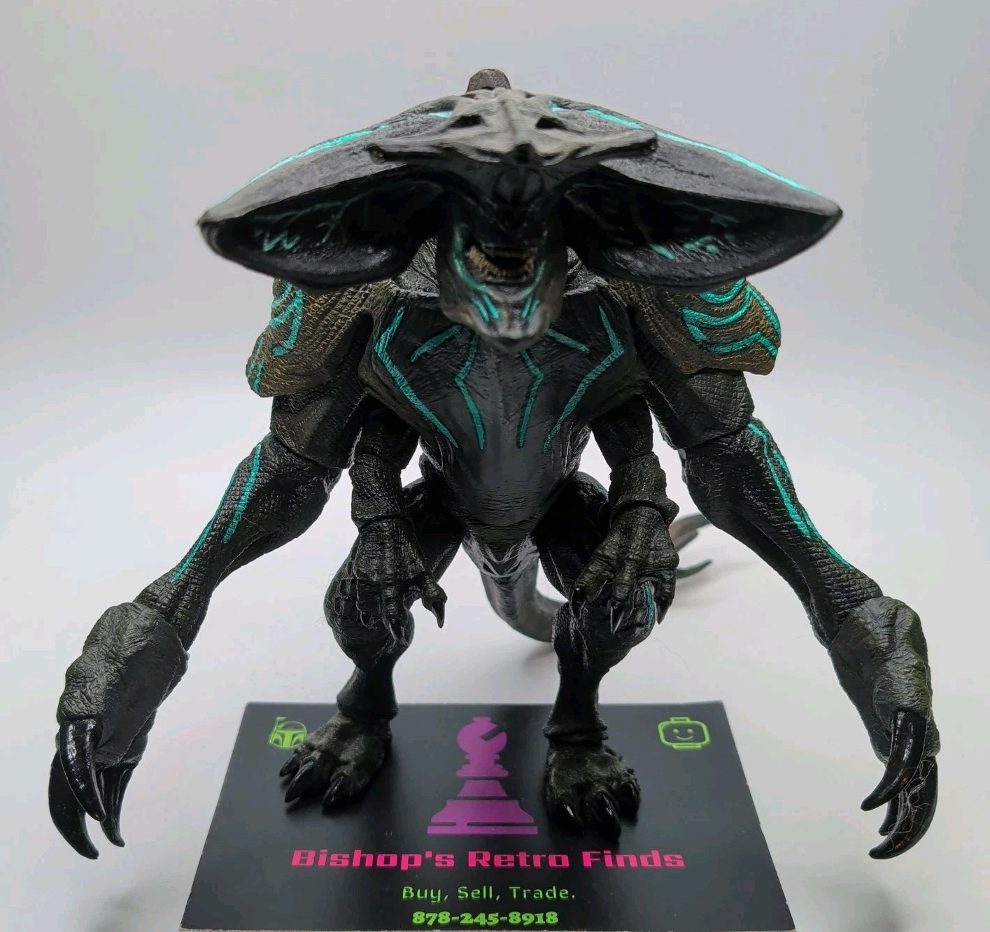 Neca Pacific Rim Kaiju Scunner Ultra Deluxe Action Figure