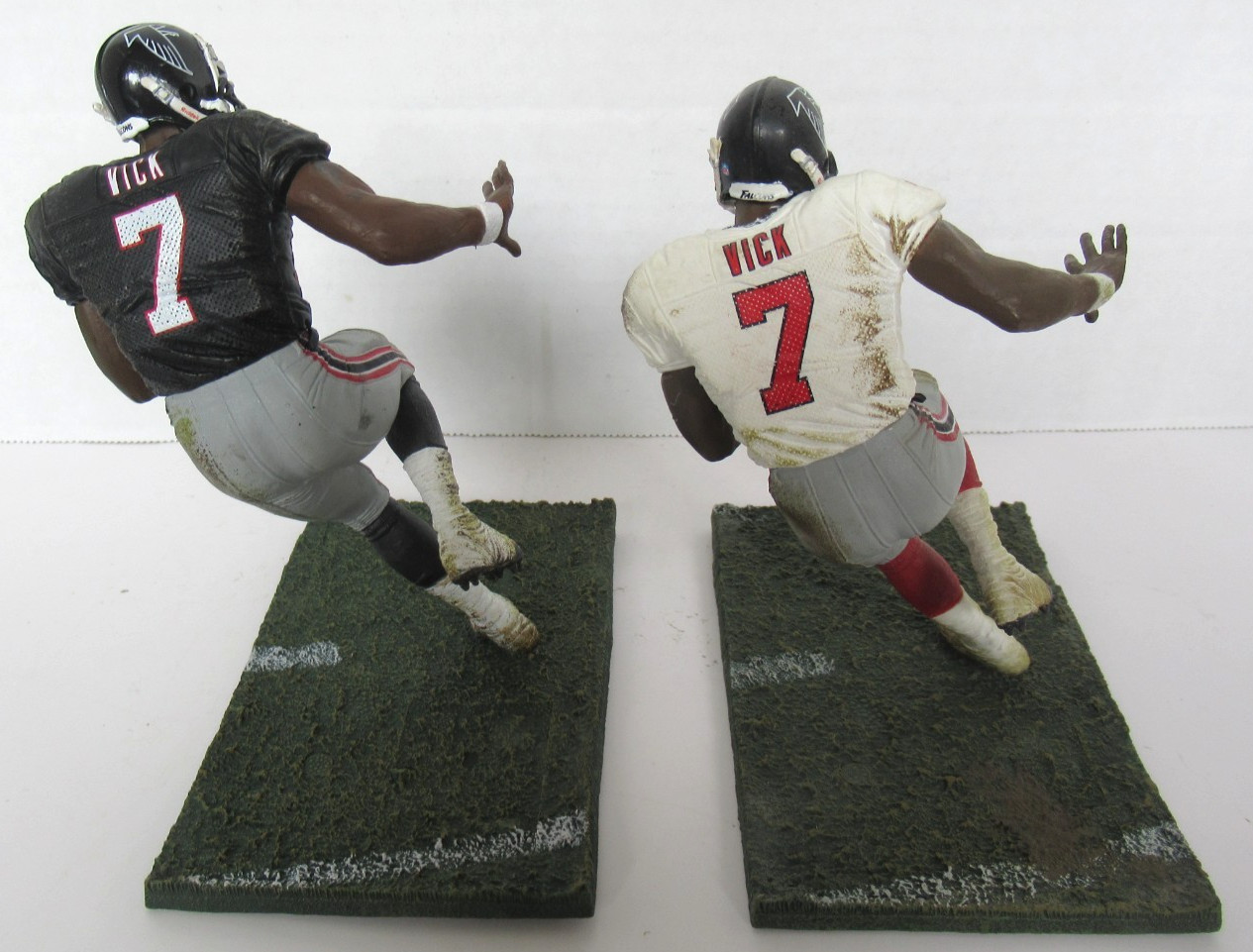 MCFARLANE MICHAEL VICK NFL 4 FALCONS LOOSE ROOKIE VARIANT & REGULAR FIGURE LOT