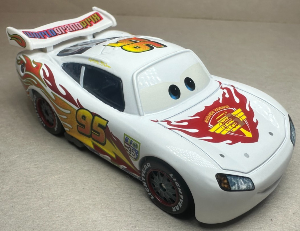 Disney Pixar Cars 2 White WGP Lightning McQueen Diecast 1:55 FC World Grand Prix